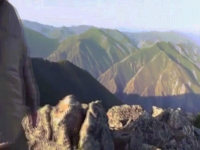 Tổng thống Nga Vladimir Putin thảnh thơi leo núi ở Siberia