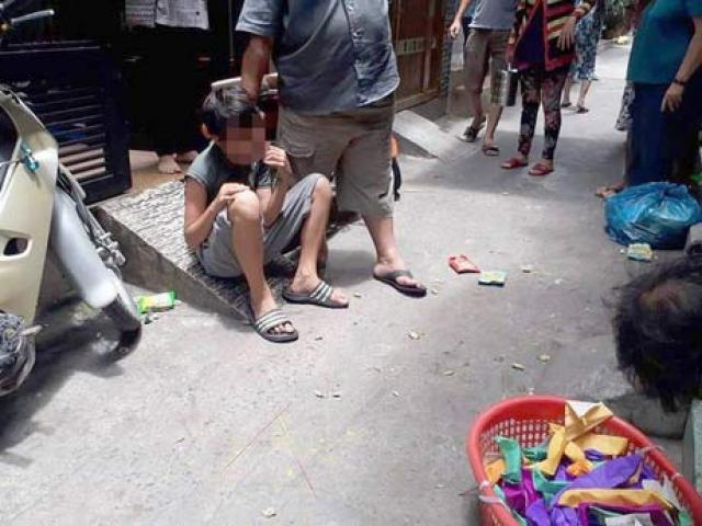 Pháp luật - Thiếu niên 13 tuổi đâm con chủ nhà khi giật cô hồn khai gì?