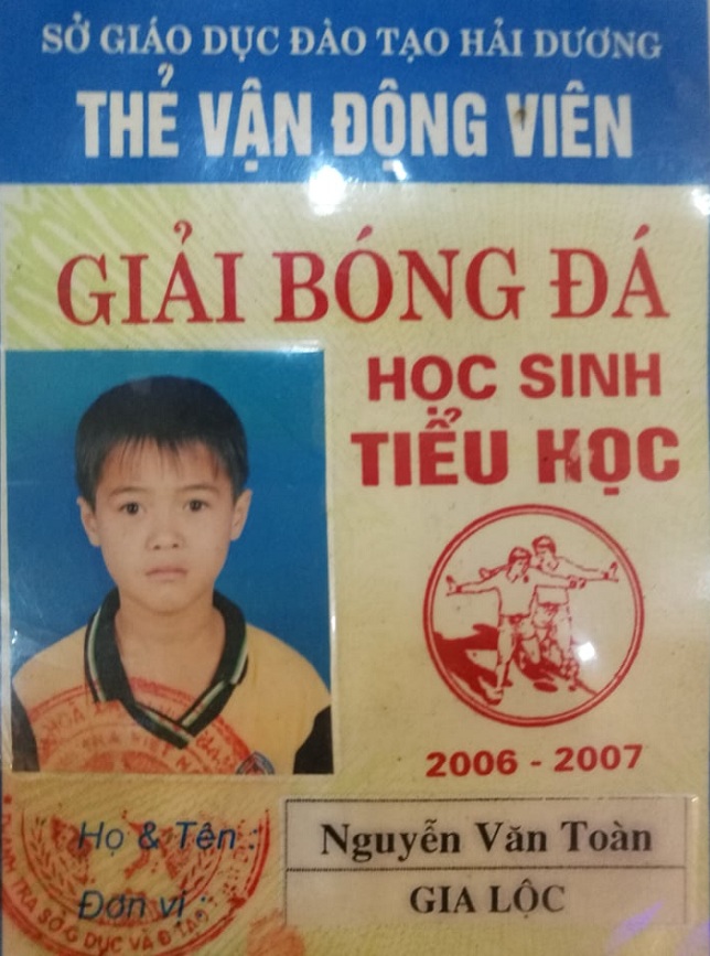 Văn Toàn: Từ cậu bé nhặt bóng cho bố đến người làm nên lịch sử - 2