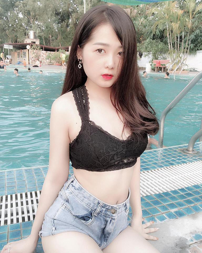 Có kinh nghiệm làm người mẫu ảnh nên cô nàng rất tự tin trước ống kính.&nbsp;