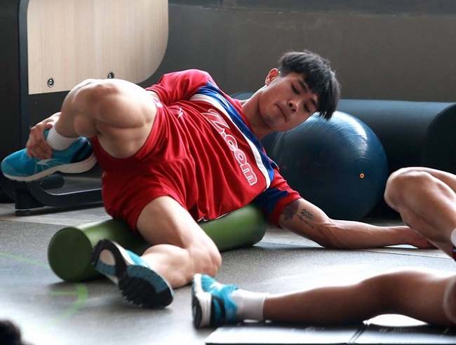 Những bài tập cơ bản khác của tuyển thủ Việt Nam là nhảy với dây cao su, đẩy tạ, di chuyển đánh đầu và chạy nước rút.