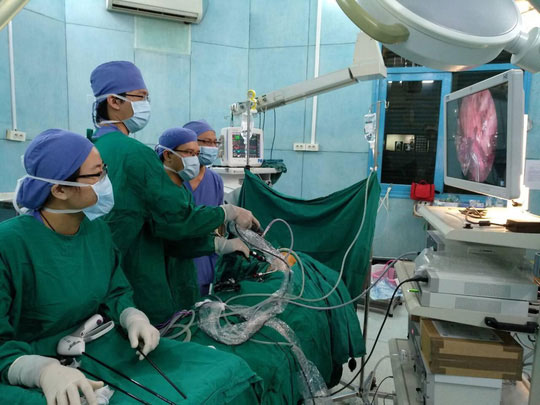 Bé trai bị 2 dị tật cực hiếm trên thế giới - 2