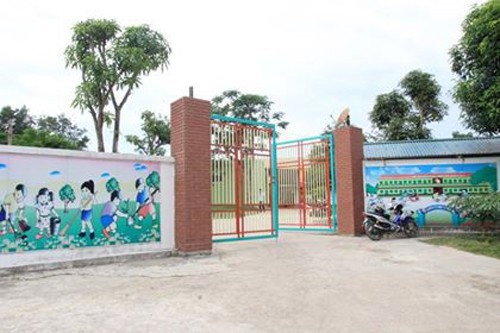 Kỷ luật hàng loạt cán bộ vụ các cô giáo quỳ khóc xin dạy học - 2