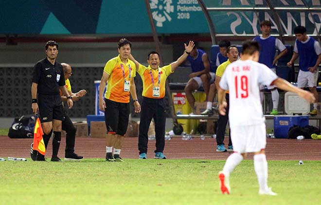 U23 Việt Nam: Park Hang Seo bật tung cảm xúc, chỉ đạo như Sir Alex - 7