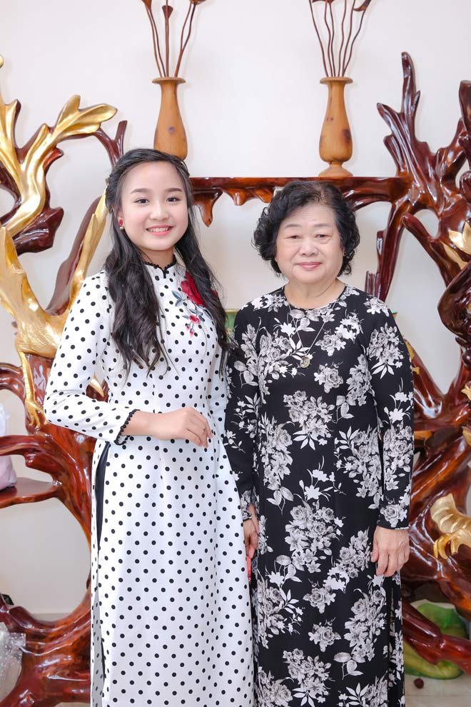 Á hậu nhí Nguyễn Khánh Linh xinh như thiếu nữ dự sự kiện trao học bổng Vừ A Dính - 2