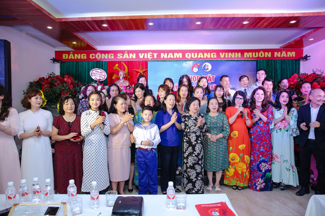 Á hậu nhí Nguyễn Khánh Linh xinh như thiếu nữ dự sự kiện trao học bổng Vừ A Dính - 6