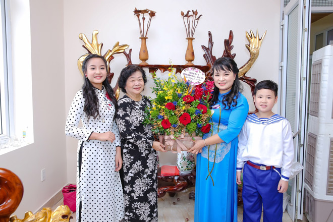 Á hậu nhí Nguyễn Khánh Linh xinh như thiếu nữ dự sự kiện trao học bổng Vừ A Dính - 8