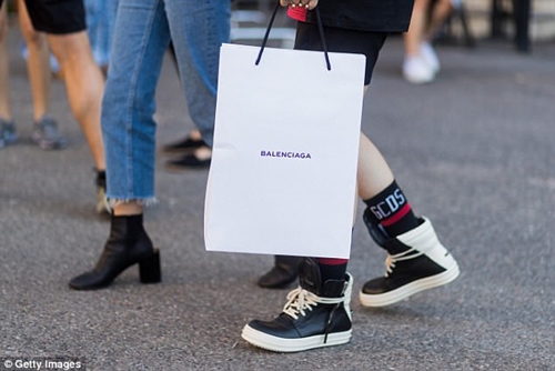 Giày hiệu 13 triệu đồng như hộp đựng đồ ăn nhanh - 4