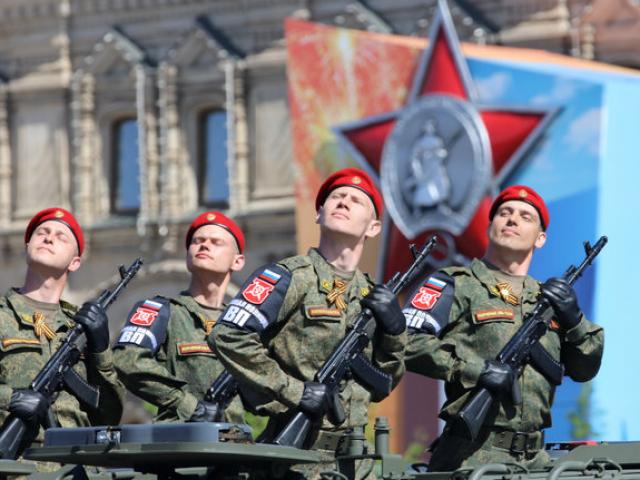 ”Ngứa mắt” với NATO, 30 vạn lính Nga, nghìn máy bay tập trận rầm rộ