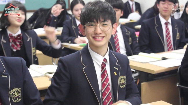 Ngôi trường Hàn Quốc toàn trai xinh gái đẹp diện đồng phục đắt đỏ ai cũng choáng - 7