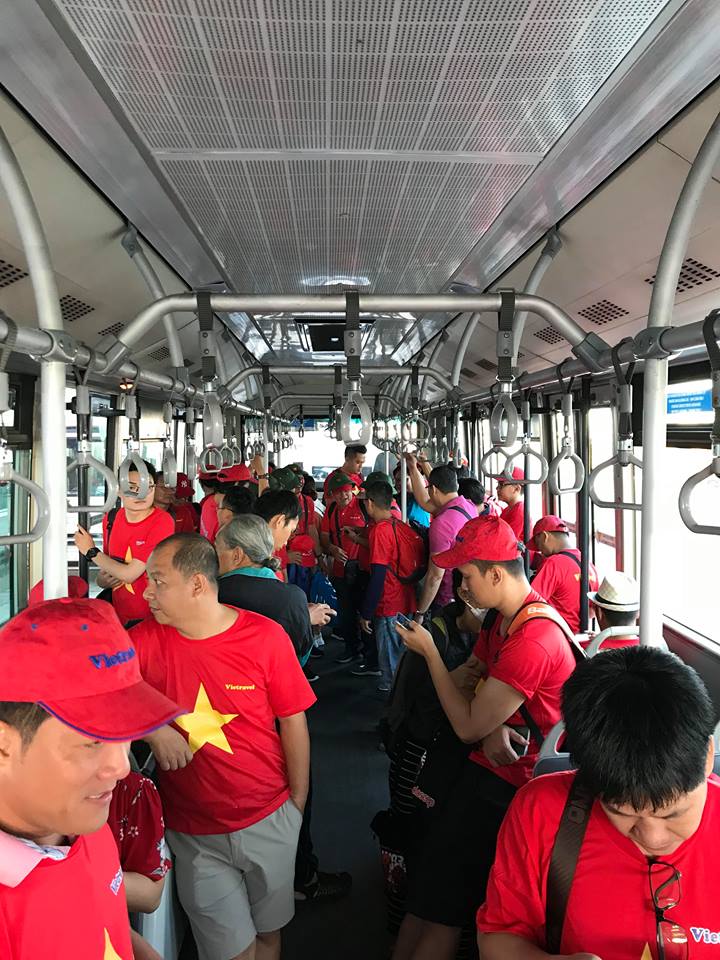 CĐV nhuộm đỏ Tân Sơn Nhất, sang Indonesia xem U23 Việt Nam - U23 Hàn Quốc - 3