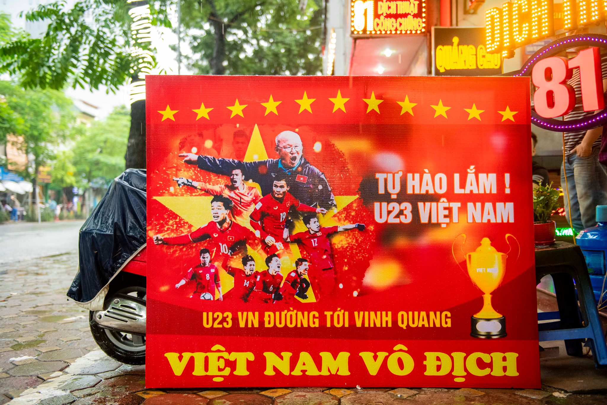 Hà Nội, TP.HCM ngập sắc đỏ trước trận bán kết lịch sử U23 Việt Nam - U23 Hàn Quốc - 17