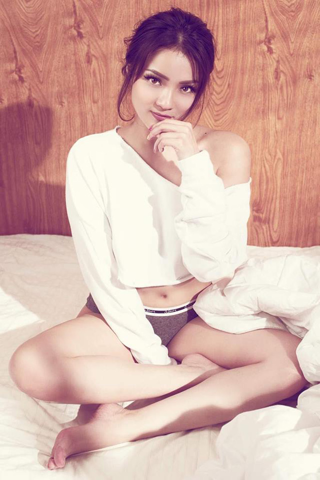 Thủy Top tung ảnh gợi cảm chốn khuê phòng - 2