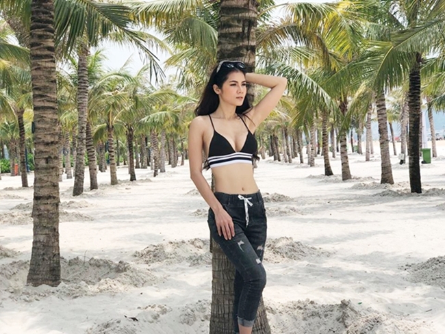 Kejsarin Chaichalermpol chia sẻ bức ảnh sexy khi đi du lịch tại Hạ Long, Việt Nam.