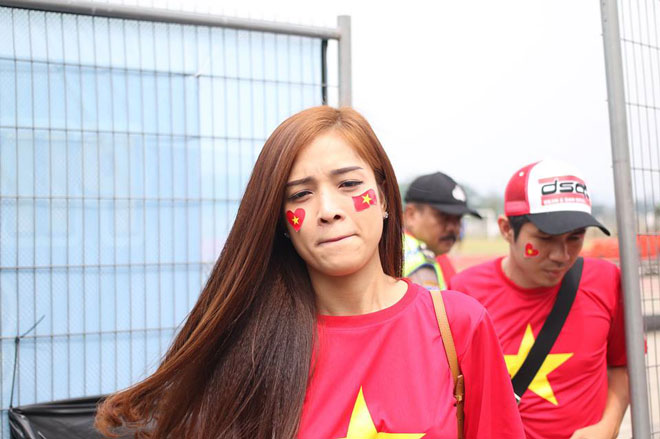 Đại quân fan cuồng nhiệt U23 Việt Nam ở sân Pakansari: Hết mình vì đội nhà - 1