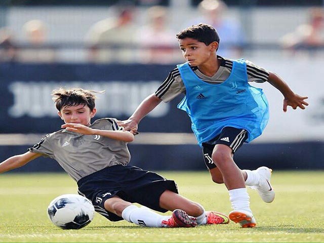 Bóng đá - Tin HOT bóng đá tối 29/8: Ronaldo "con" chính thức theo nghiệp bóng đá