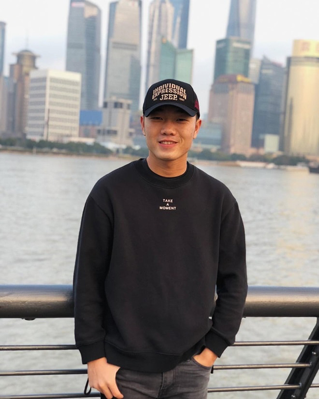 Còn nhớ kỳ tích U23 Việt Nam giành ngôi vị Á quân giải vô địch U23 châu Á đầu năm 2018, Xuân Trường khi ấy đeo băng đội trưởng, đã để lại những ấn tượng cực kỳ tốt đẹp trong lòng người hâm mộ.&nbsp;