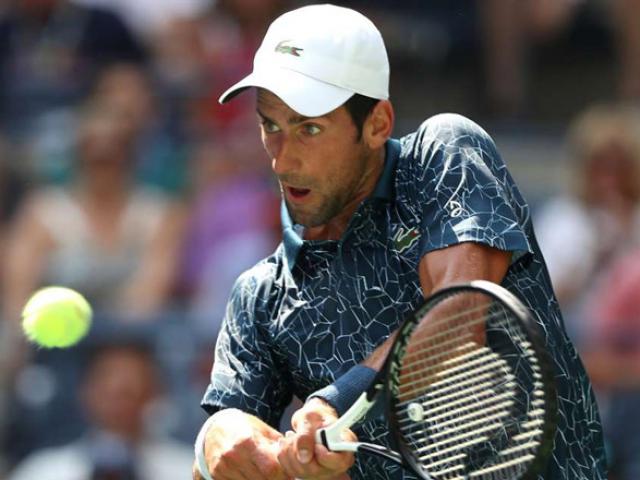 Clip hot US Open: Bị đối thủ ”hành hạ”, Djokovic sôi máu đập nát vợt