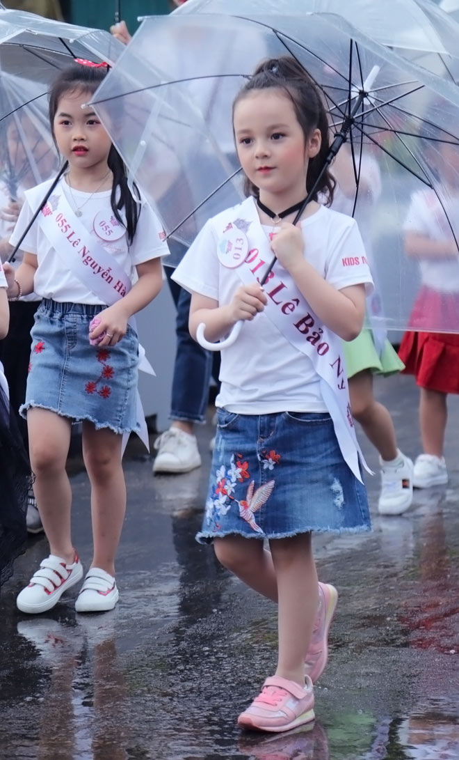 Miss Baby Việt Nam 2018 vòng chung kết diễn ra sôi nổi dù trời đổ mưa - 1