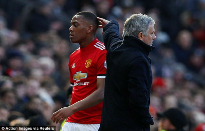 Mourinho sa cơ, cả làng mở hội: &#34;Người thừa&#34; MU ký vội hợp đồng 5 năm - 1