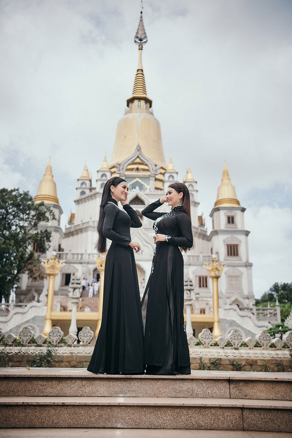 Nữ hoàng Trần Huyền Nhung và á hậu Tú Lan diện áo dài đen lên chùa ngày lễ Vu Lan - 5