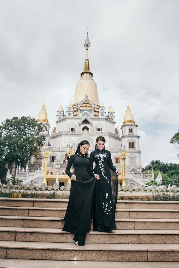 Nữ hoàng Trần Huyền Nhung và á hậu Tú Lan diện áo dài đen lên chùa ngày lễ Vu Lan - 6