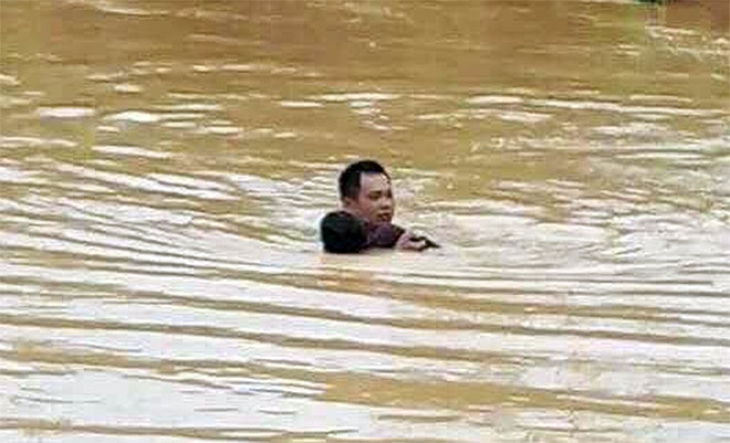Sang thăm nhà anh, học sinh lớp 5 bị lũ cuốn - 1