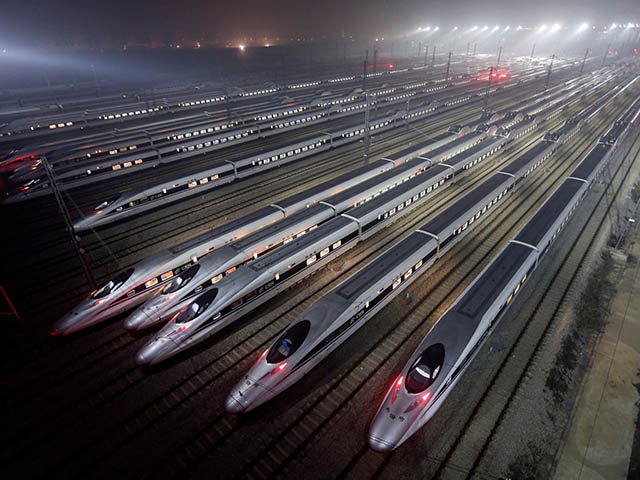 Cận cảnh đường ray giúp tàu ”viên đạn” Trung Quốc chạy cực êm ái