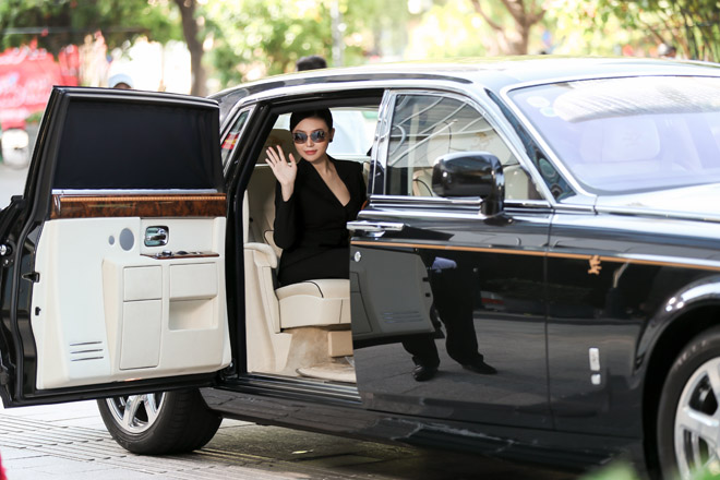 Sau khi cưới đại gia, mỹ nữ Vũng Tàu ở biệt thự, đi 2 siêu xe tổng 120 tỷ đồng - 2