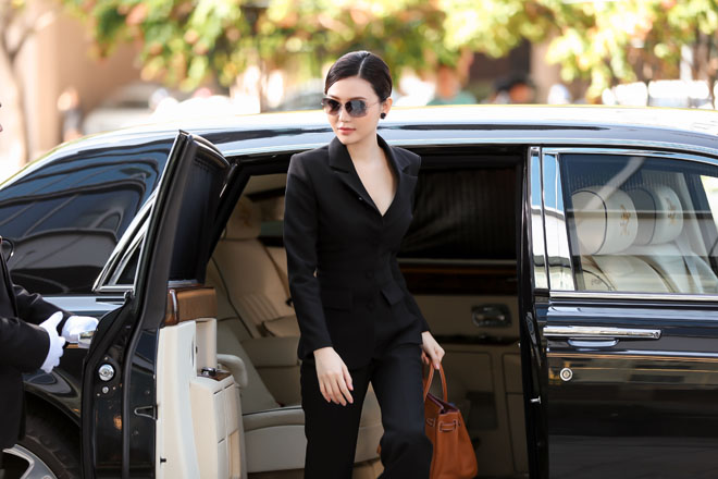 Sau khi cưới đại gia, mỹ nữ Vũng Tàu ở biệt thự, đi 2 siêu xe tổng 120 tỷ đồng - 1