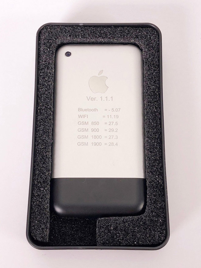 Cận cảnh nguyên mẫu iPhone đầu tiên do Apple tự làm, giá gần tỷ đồng - 4