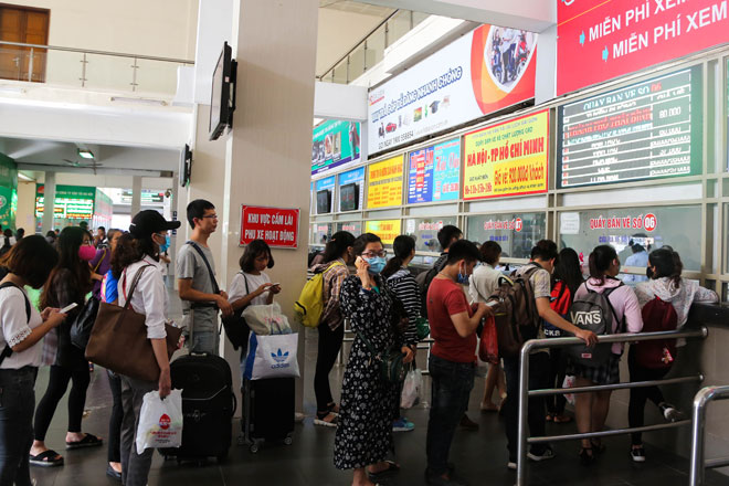 Người lớn, trẻ nhỏ vạ vật trên đường về quê nghỉ lễ 2/9 - 8