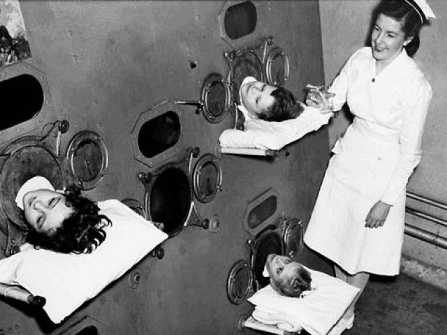 Sức khỏe đời sống - Không thể tin rằng 12 dụng cụ y tế đáng sợ này từng được sử dụng trên con người