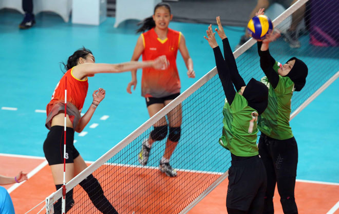 Bóng chuyền nữ VN &#34;đòi nợ&#34; Indonesia ở ASIAD: Dàn chân dài vỡ òa cảm xúc - 2