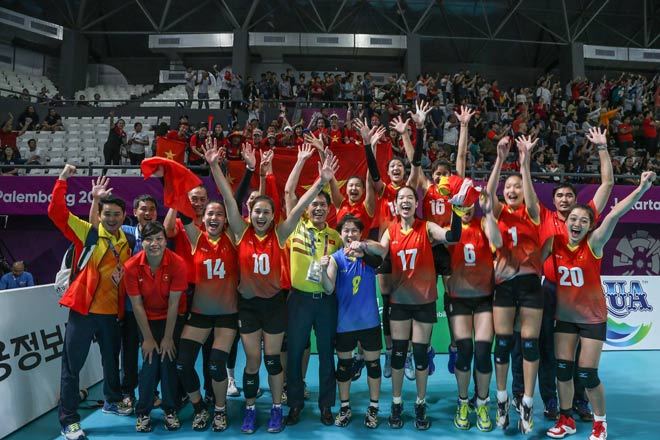 Bóng chuyền nữ VN &#34;đòi nợ&#34; Indonesia ở ASIAD: Dàn chân dài vỡ òa cảm xúc - 15
