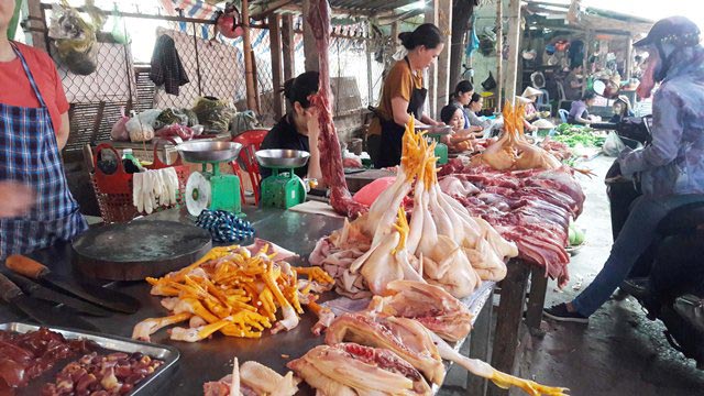 Nghệ An: Sau mưa lũ giá rau xanh, giá heo hơi, cá tăng chóng mặt - 3