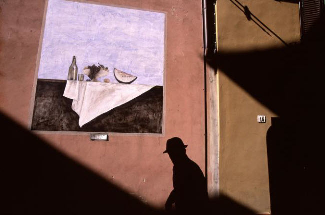 Dozza, Italia: Nằm trên đỉnh đồi ở vùng Emilia-Romagna, ngôi làng Dozza bắt đầu thu hút du khách từ những năm 1960. Sự kiện vẽ tranh tường được tổ chức 2 năm/lần vào tháng 9, thu hút nhiều họa sĩ hàng đầu thế giới.