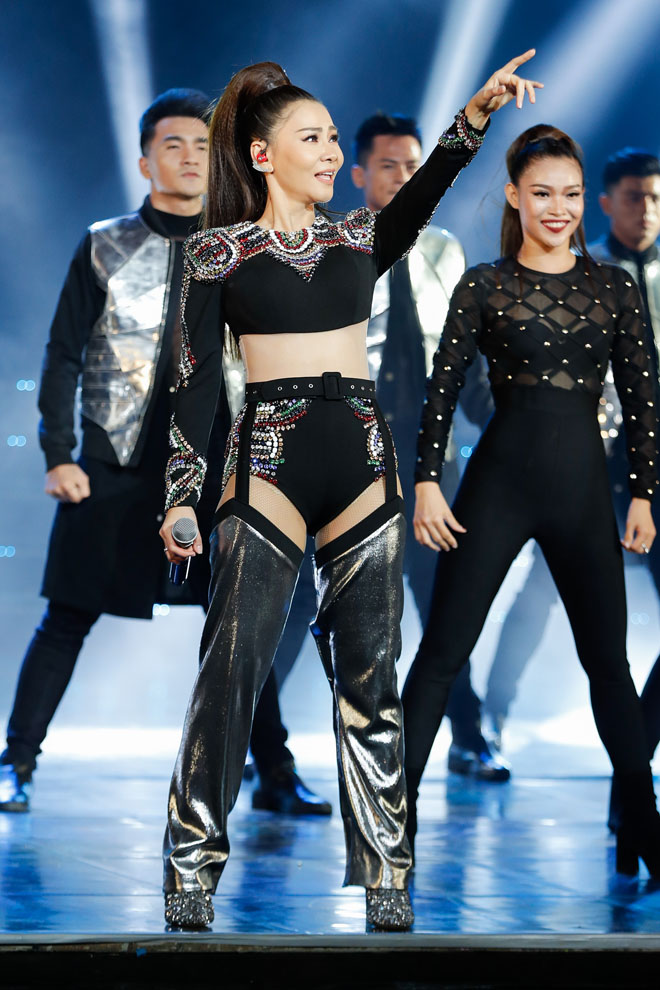 Tóc Tiên, Thu Minh mặc gợi cảm đọ sắc “thiên thần lai” 18 tuổi xứ Hàn - 2