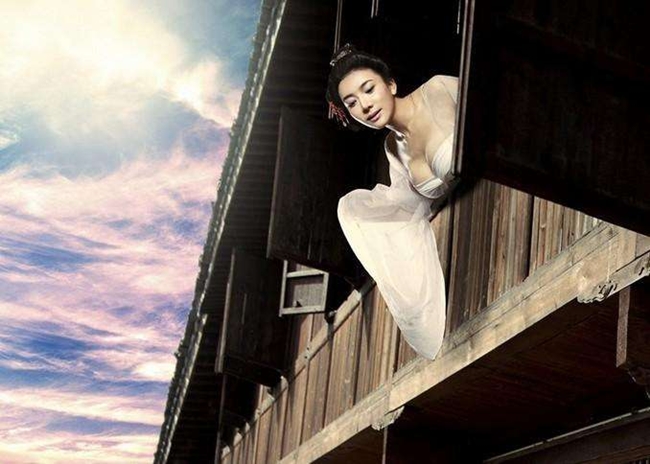 Cung nguyệt Phi là người đẹp đảm nhận vai Phan Kin Liên phiên bản gần đây nhất - "Kim Bình Mai" 2013. Tuy nhiên, tác phẩm của cô đào bị nhiều người chỉ trích vì hình ảnh sexy nhưng thô và phản cảm.