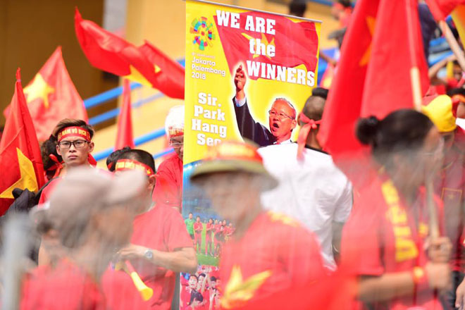 Thần may mắn không gõ cửa U23 Việt Nam, CĐV ôm nhau khóc trong tiếc nuối - 12