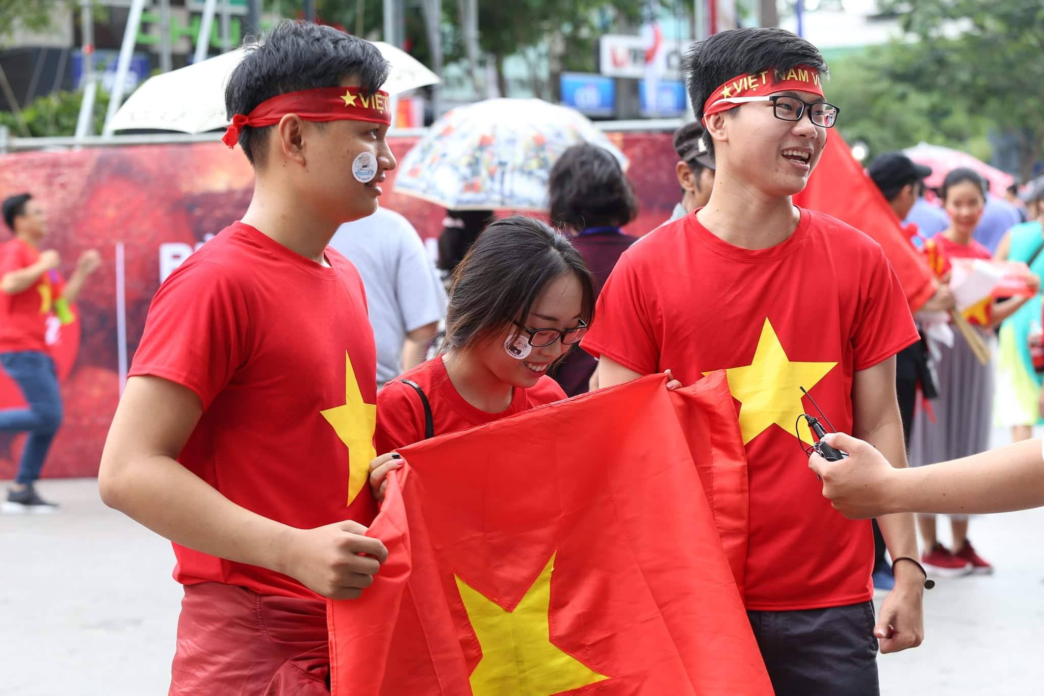 Thần may mắn không gõ cửa U23 Việt Nam, CĐV ôm nhau khóc trong tiếc nuối - 16