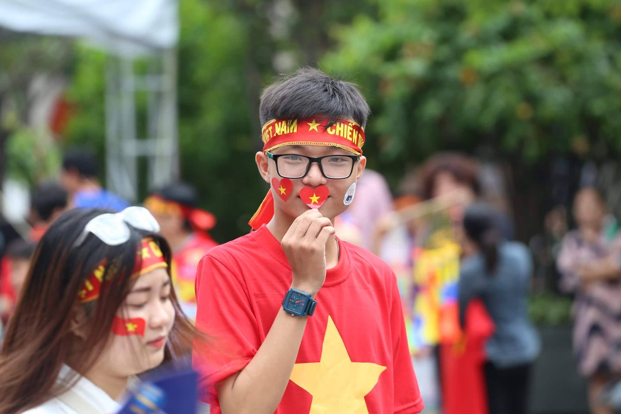 Thần may mắn không gõ cửa U23 Việt Nam, CĐV ôm nhau khóc trong tiếc nuối - 17