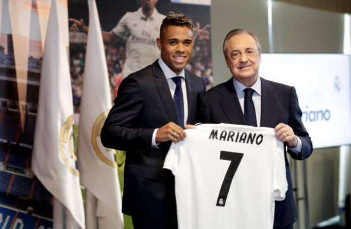 Cô bồ nóng bỏng khóa môi "truyền nhân Ronaldo" trong ngày ra mắt Real Madrid - 1