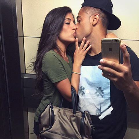 Cô bồ nóng bỏng khóa môi "truyền nhân Ronaldo" trong ngày ra mắt Real Madrid - 5