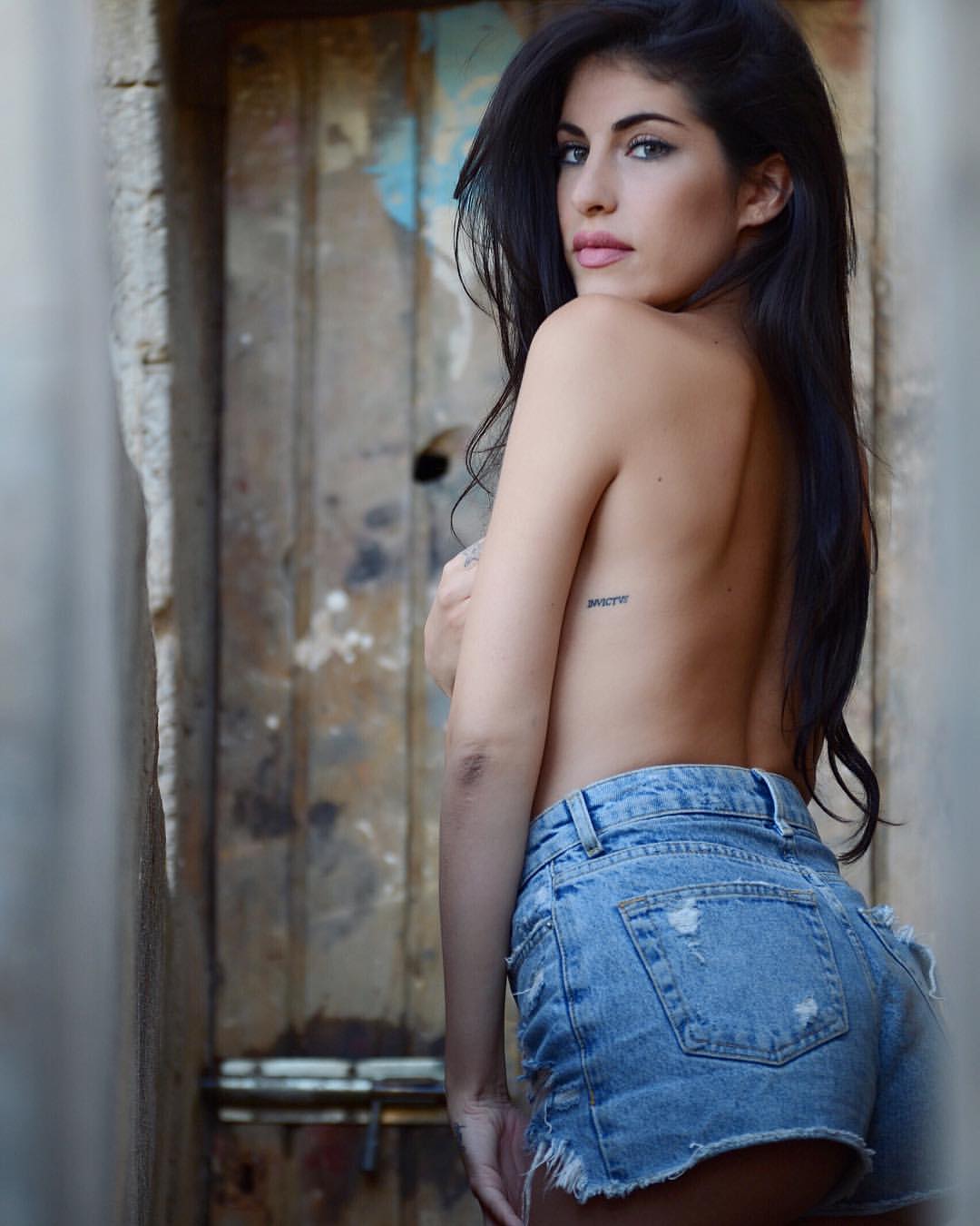 Cô bồ nóng bỏng khóa môi "truyền nhân Ronaldo" trong ngày ra mắt Real Madrid - 6