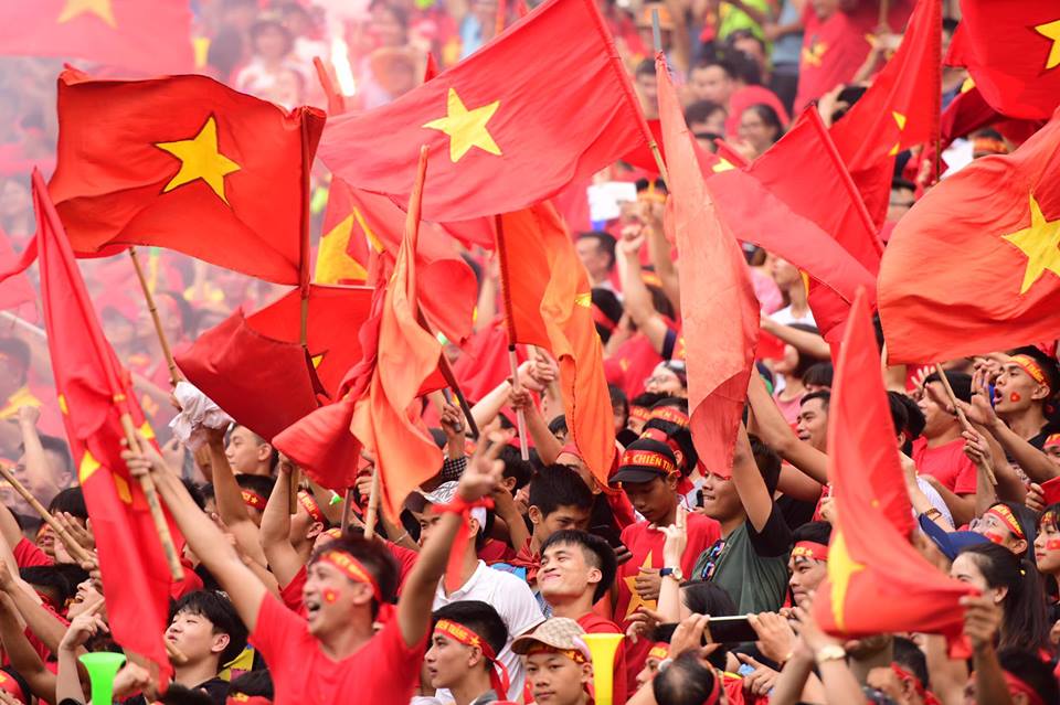 CĐV nhí nhuộm đỏ SVĐ Hàng Đẫy cổ vũ U23 Việt Nam - 1