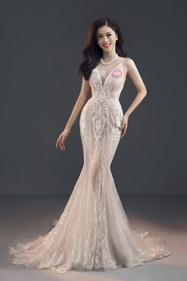 Thí sinh Hoa hậu Việt Nam 2018 tung ảnh dạ hội cực gợi cảm - 10