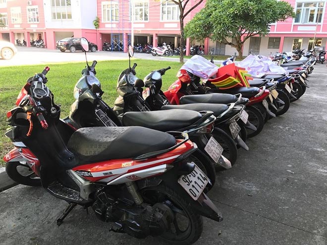Hàng chục con bạc sát phạt sau quán cà phê ở Quảng Nam - 3
