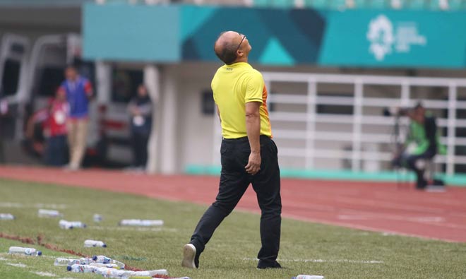 U23 Việt Nam sút penalty cân não, HLV Park Hang Seo không dám xem - 1