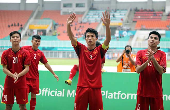U23 Việt Nam lỡ HCĐ lịch sử: Quang Hải, Đức Huy cúi đầu xin lỗi CĐV - 1
